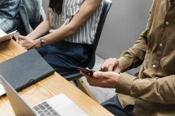 How to Manage a Job Search While Working